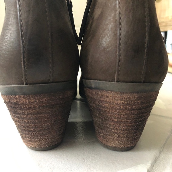 Frye Judith brown leather zip up ankle booties - Picture 10 of 16